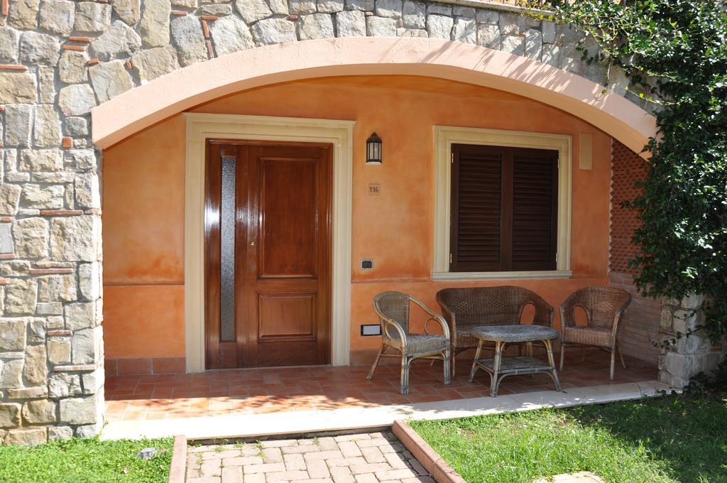 Baia Infreschi Aparthotel